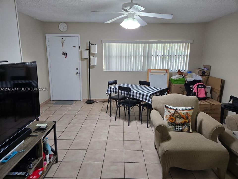 For Rent: $2,200 (2 beds, 2 baths, 856 Square Feet)