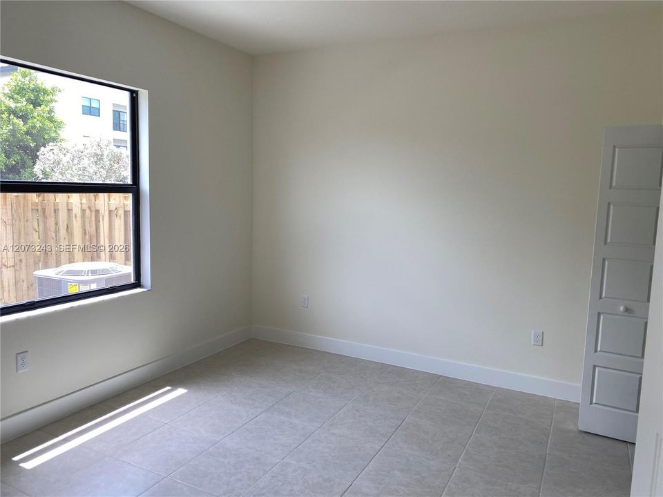 For Rent: $3,300 (2 beds, 2 baths, 1135 Square Feet)