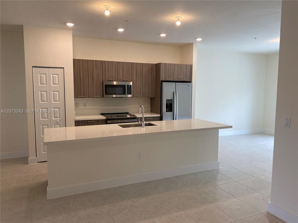 For Rent: $3,300 (2 beds, 2 baths, 1135 Square Feet)