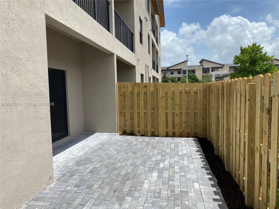 For Rent: $3,300 (2 beds, 2 baths, 1135 Square Feet)