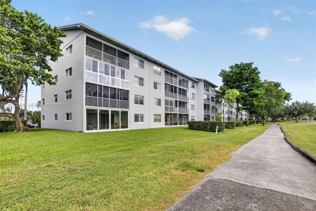 For Sale: $200,000 (2 beds, 2 baths, 1192 Square Feet)