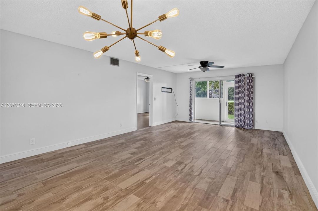 For Sale: $200,000 (2 beds, 2 baths, 1192 Square Feet)