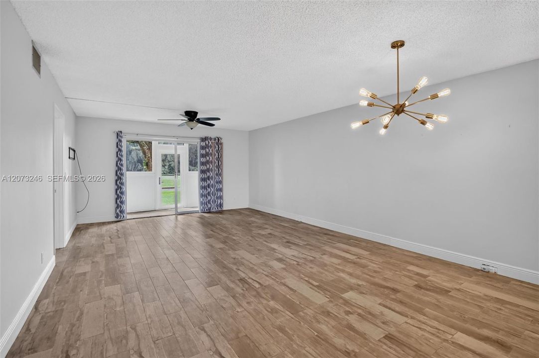 For Sale: $200,000 (2 beds, 2 baths, 1192 Square Feet)
