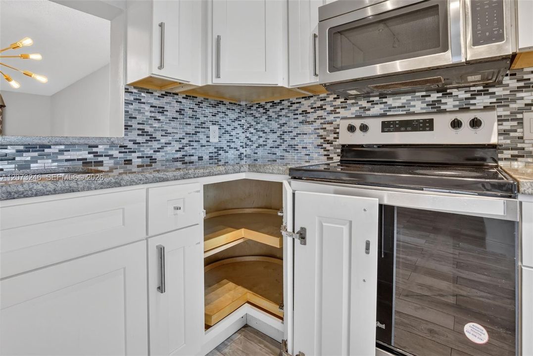 For Sale: $200,000 (2 beds, 2 baths, 1192 Square Feet)
