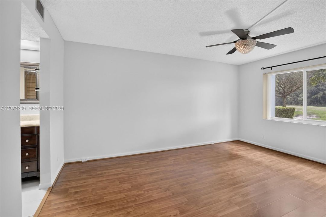 For Sale: $200,000 (2 beds, 2 baths, 1192 Square Feet)