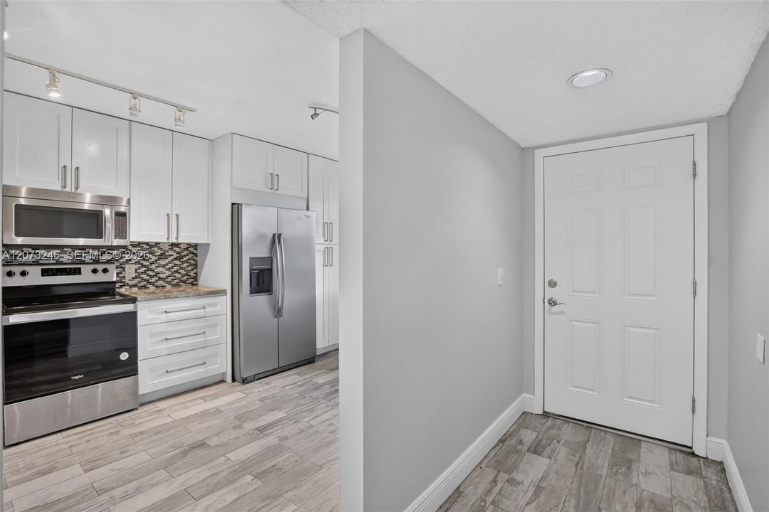 For Sale: $200,000 (2 beds, 2 baths, 1192 Square Feet)