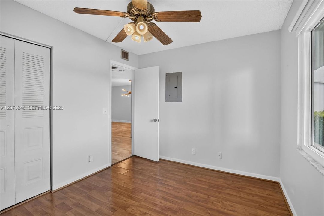 For Sale: $200,000 (2 beds, 2 baths, 1192 Square Feet)