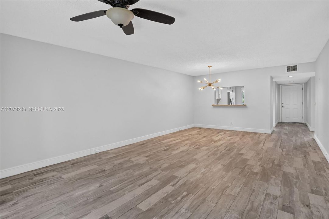 For Sale: $200,000 (2 beds, 2 baths, 1192 Square Feet)