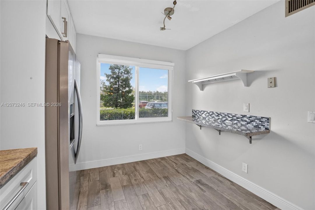 For Sale: $200,000 (2 beds, 2 baths, 1192 Square Feet)