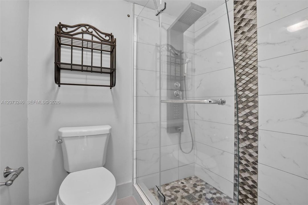 For Sale: $200,000 (2 beds, 2 baths, 1192 Square Feet)