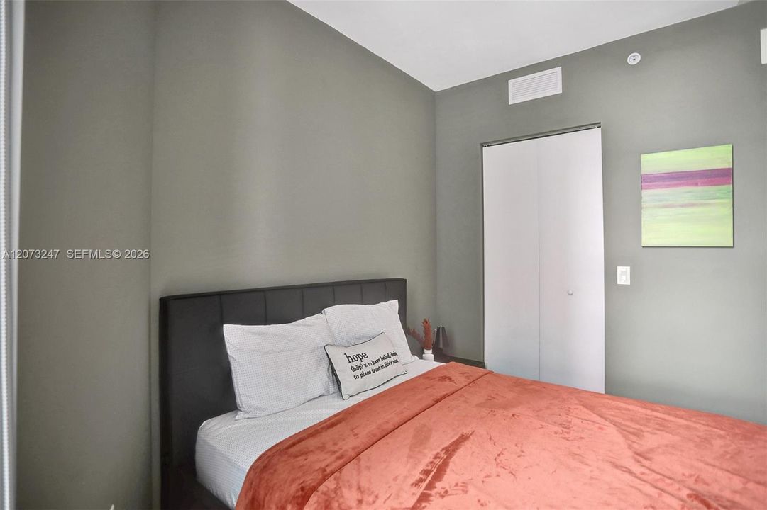 В аренду: $5,800 (3 спален, 2 ванн, 1152 Квадратных фут)