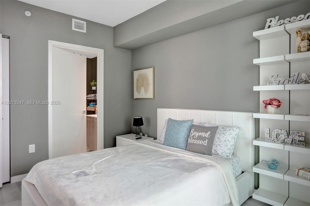 В аренду: $5,800 (3 спален, 2 ванн, 1152 Квадратных фут)