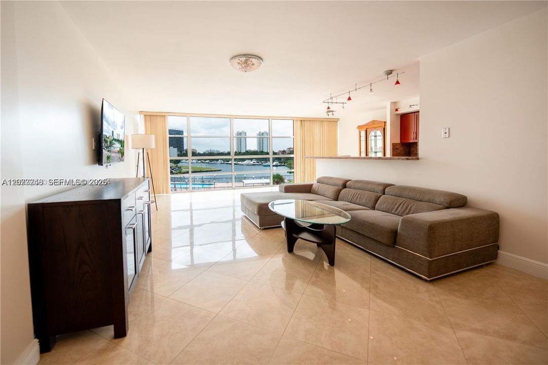 For Rent: $2,599 (2 beds, 2 baths, 1210 Square Feet)