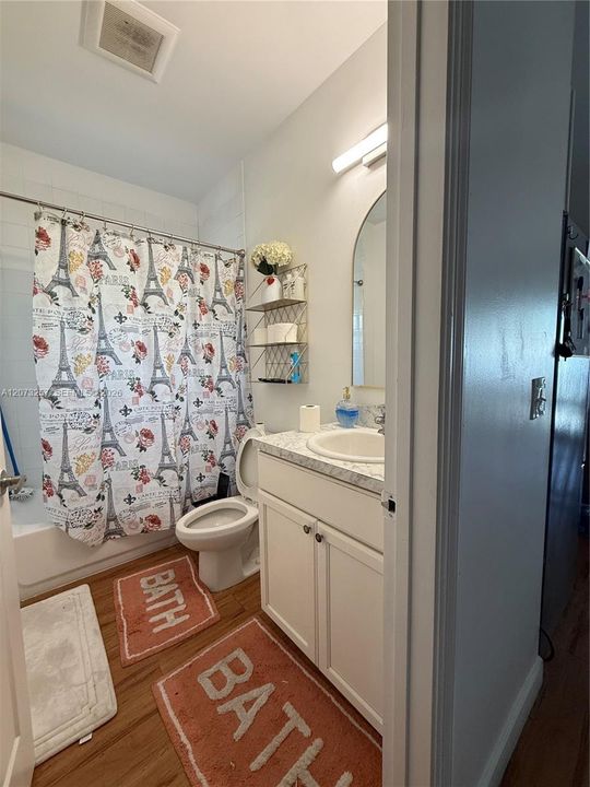 For Rent: $1,250 (1 beds, 1 baths, 1315 Square Feet)