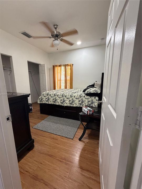 For Rent: $1,250 (1 beds, 1 baths, 1315 Square Feet)