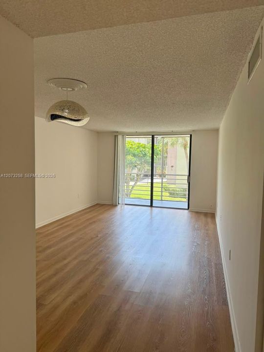 На продажу: $129,900 (1 спален, 1 ванн, 830 Квадратных фут)