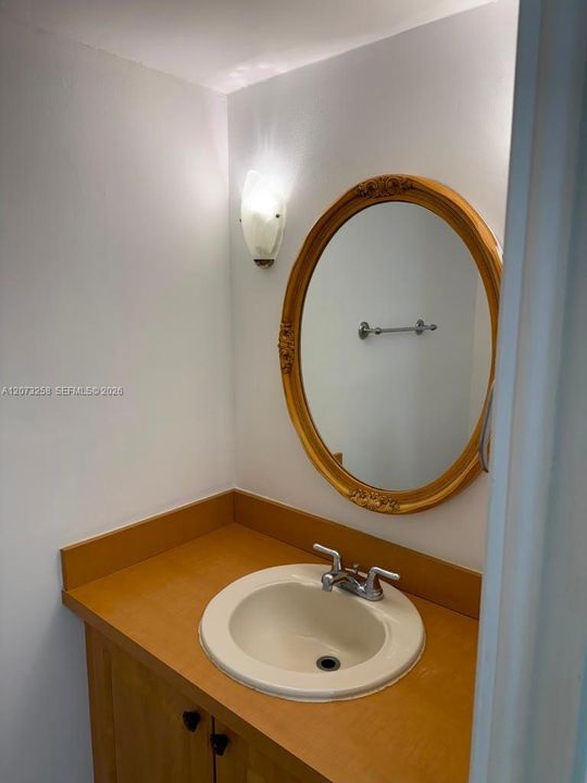 На продажу: $129,900 (1 спален, 1 ванн, 830 Квадратных фут)