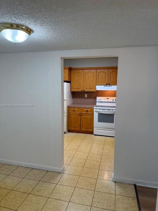 На продажу: $129,900 (1 спален, 1 ванн, 830 Квадратных фут)