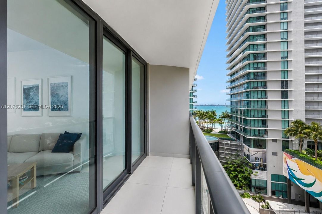 For Sale: $639,900 (2 beds, 2 baths, 1084 Square Feet)