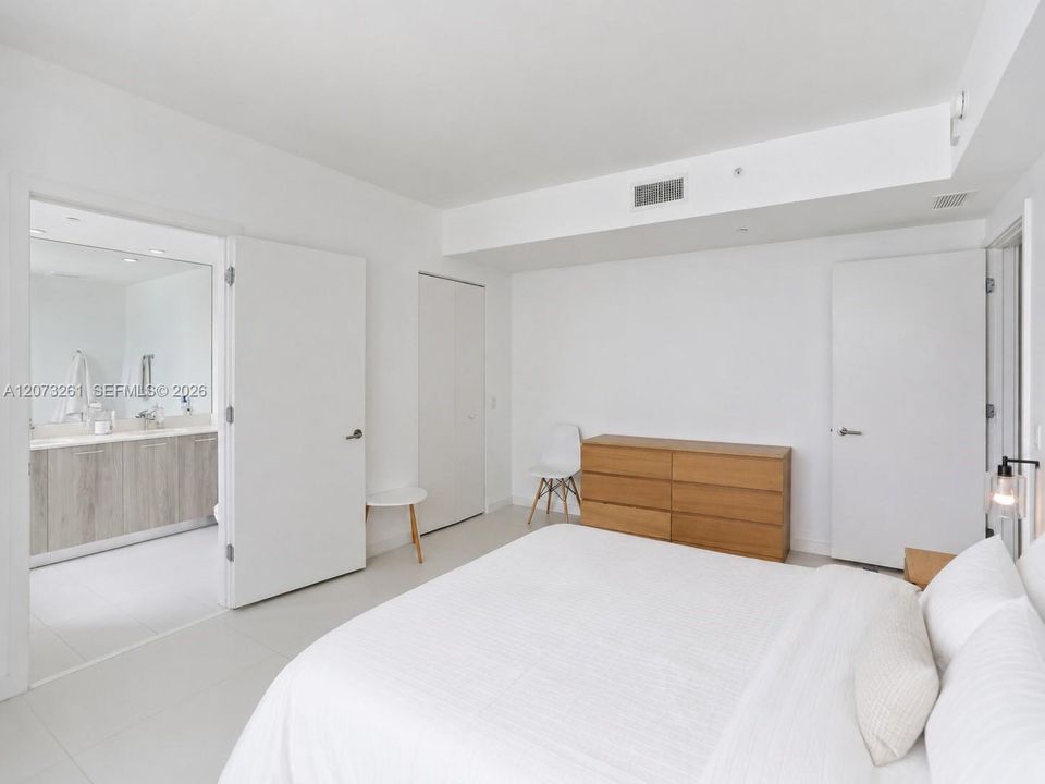 For Sale: $639,900 (2 beds, 2 baths, 1084 Square Feet)