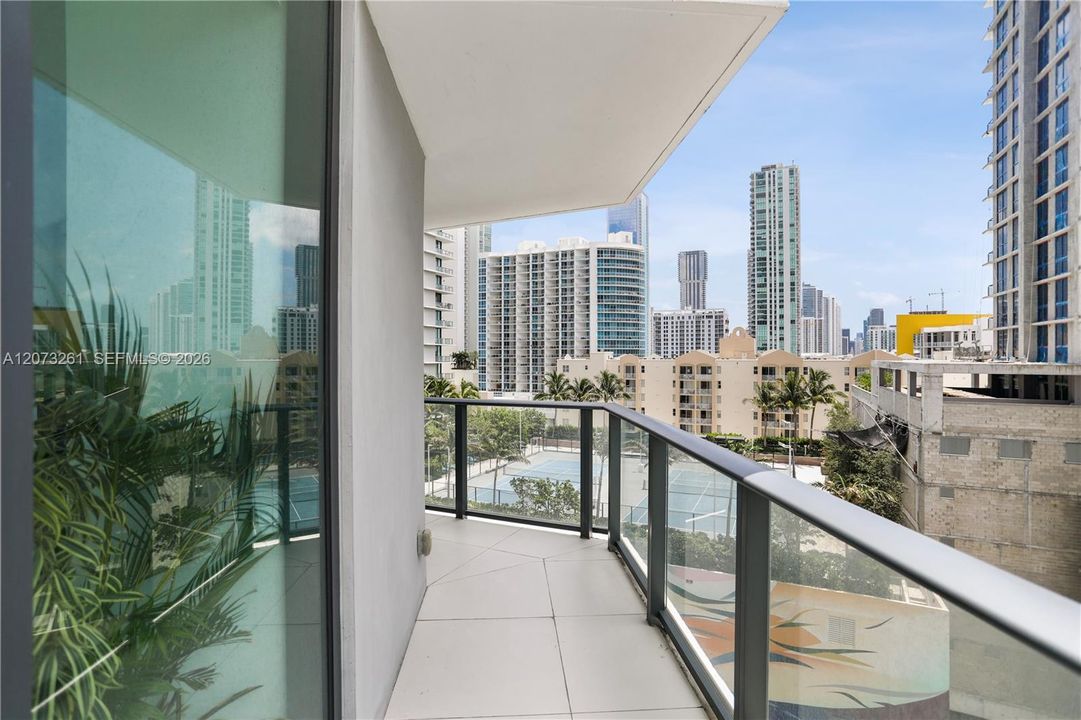 For Sale: $639,900 (2 beds, 2 baths, 1084 Square Feet)