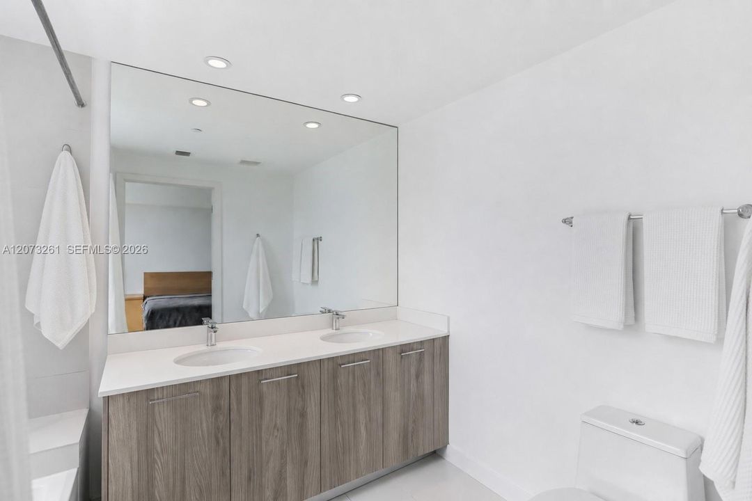 For Sale: $639,900 (2 beds, 2 baths, 1084 Square Feet)