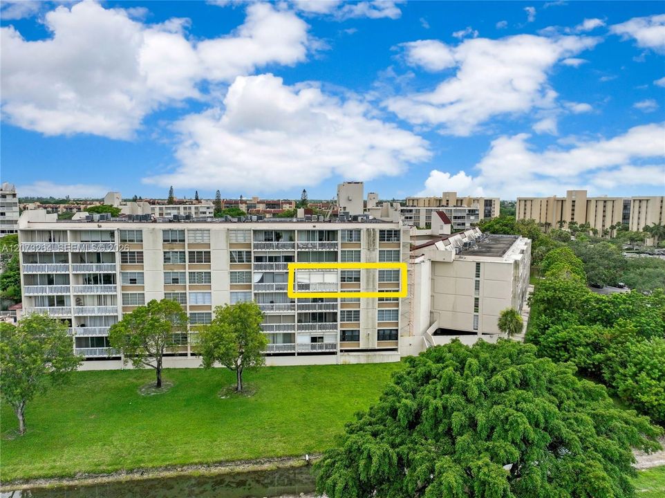 На продажу: $99,999 (2 спален, 2 ванн, 1148 Квадратных фут)