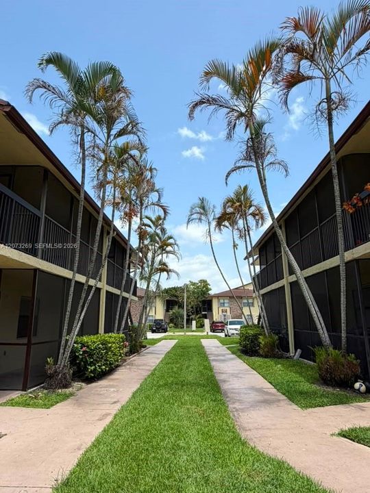 For Rent: $1,950 (2 beds, 2 baths, 760 Square Feet)