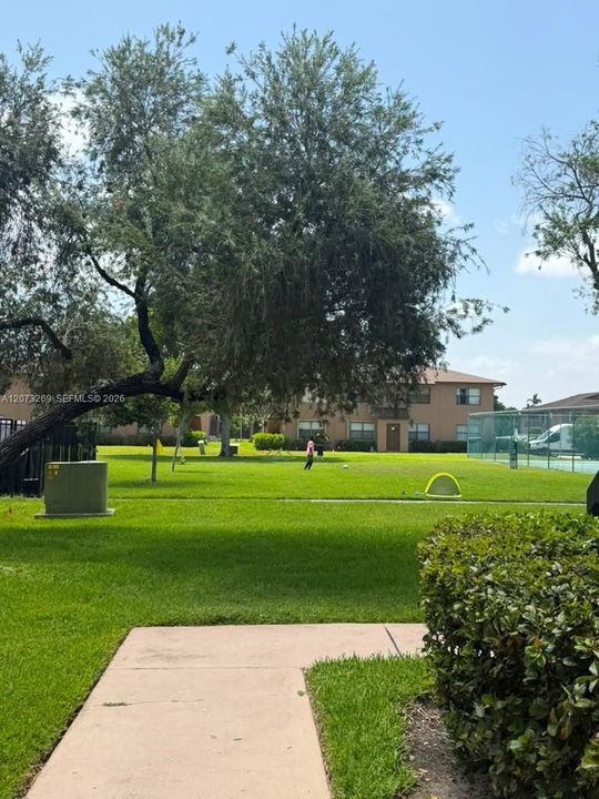 For Rent: $1,950 (2 beds, 2 baths, 760 Square Feet)