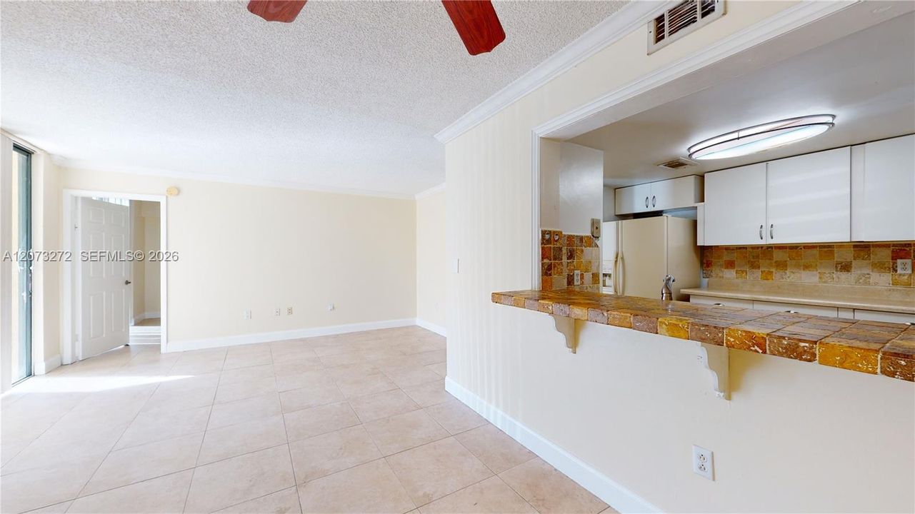 En Venta: $230,000 (2 camas, 2 baños, 910 Pies cuadrados)