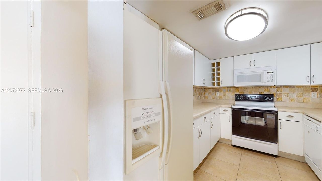 En Venta: $230,000 (2 camas, 2 baños, 910 Pies cuadrados)