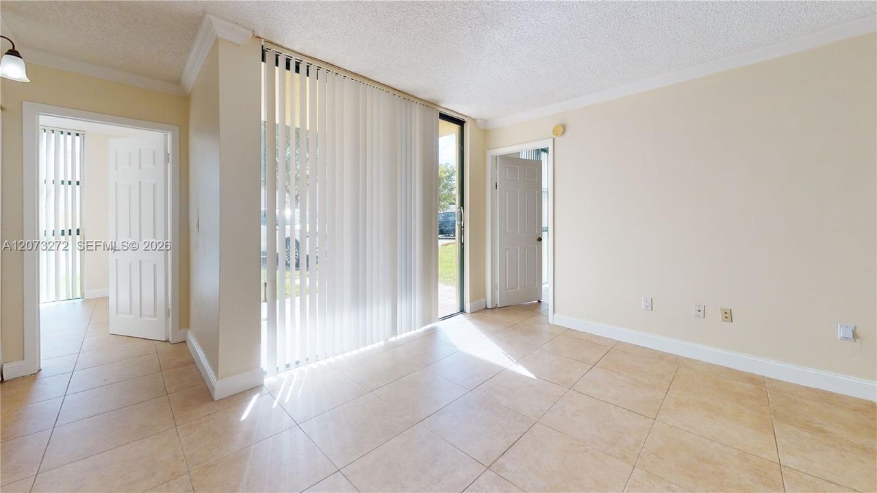En Venta: $230,000 (2 camas, 2 baños, 910 Pies cuadrados)