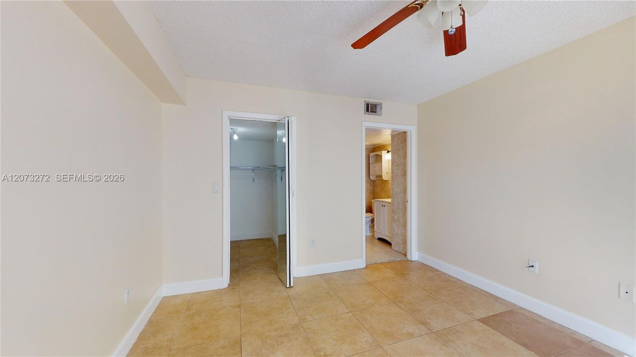 En Venta: $230,000 (2 camas, 2 baños, 910 Pies cuadrados)