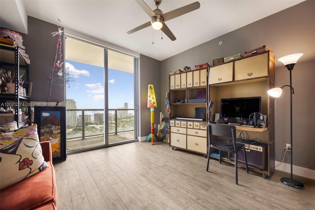 2nd bedroom