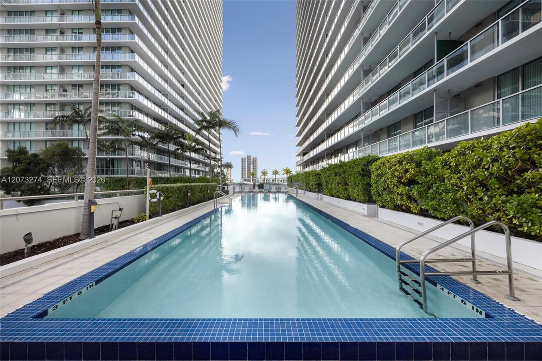 For Sale: $599,000 (2 beds, 2 baths, 1013 Square Feet)