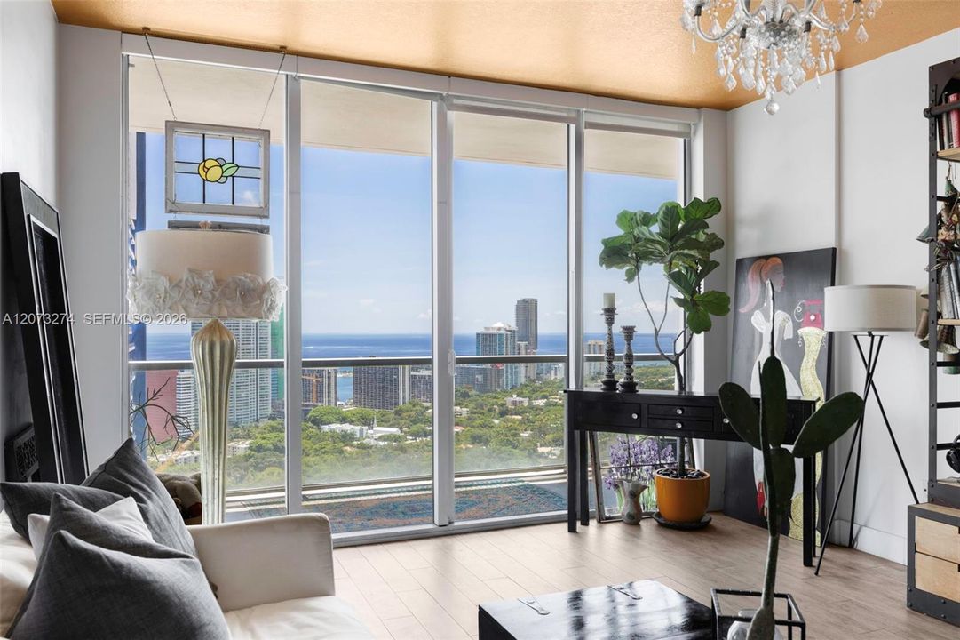 For Sale: $599,000 (2 beds, 2 baths, 1013 Square Feet)