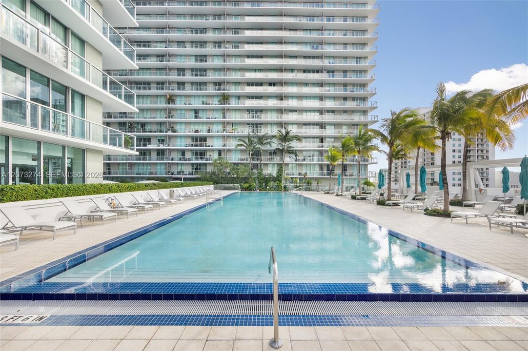 For Sale: $599,000 (2 beds, 2 baths, 1013 Square Feet)