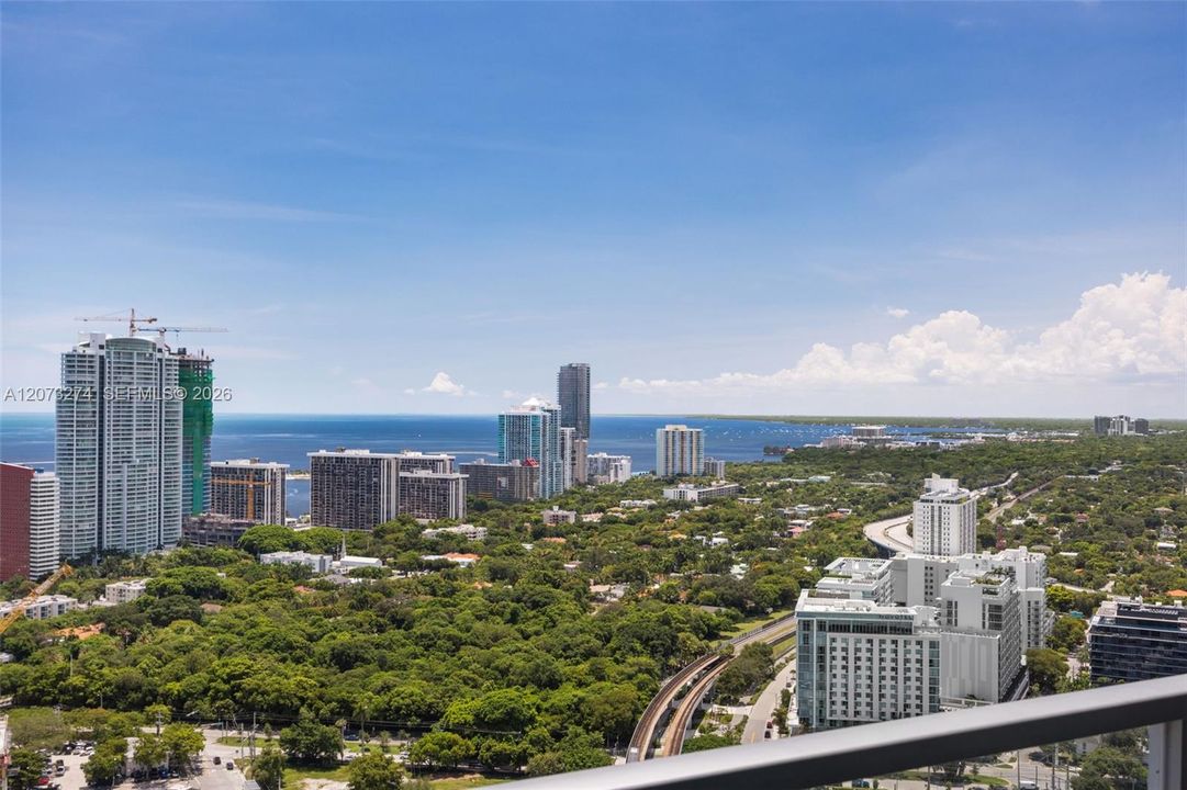 For Sale: $599,000 (2 beds, 2 baths, 1013 Square Feet)