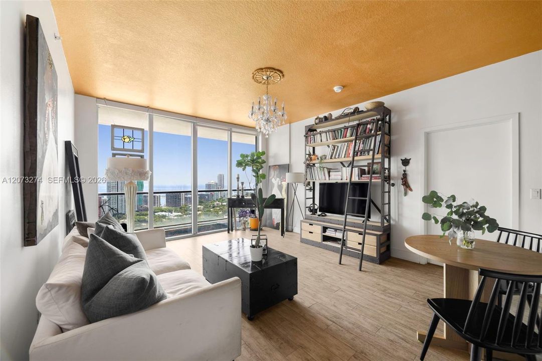 For Sale: $599,000 (2 beds, 2 baths, 1013 Square Feet)
