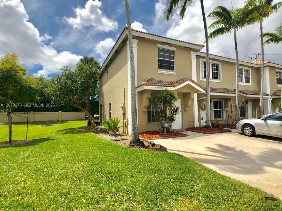 For Rent: $2,600 (2 beds, 2 baths, 1120 Square Feet)