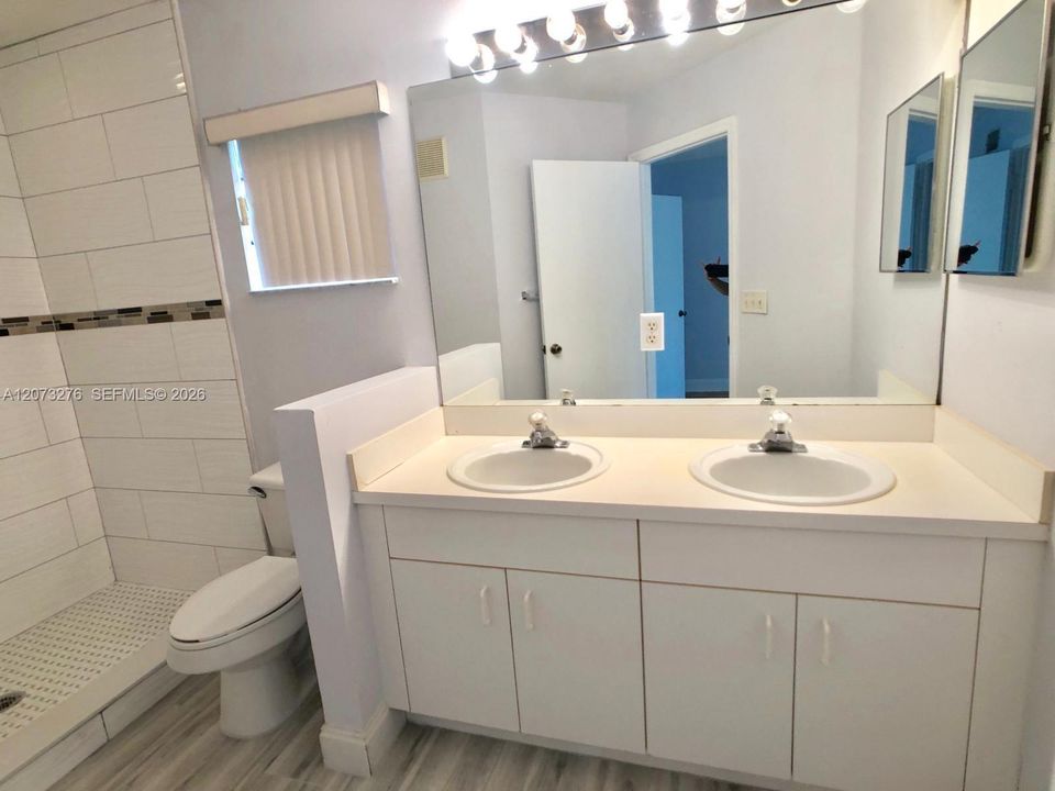 For Rent: $2,600 (2 beds, 2 baths, 1120 Square Feet)