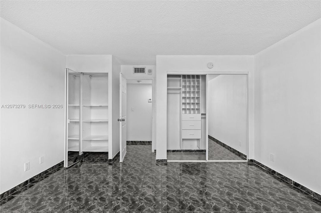 For Rent: $1,800 (1 beds, 1 baths, 735 Square Feet)