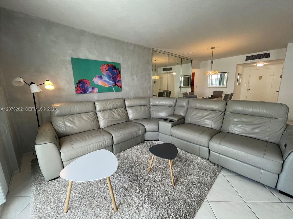 В аренду: $3,400 (2 спален, 2 ванн, 1225 Квадратных фут)
