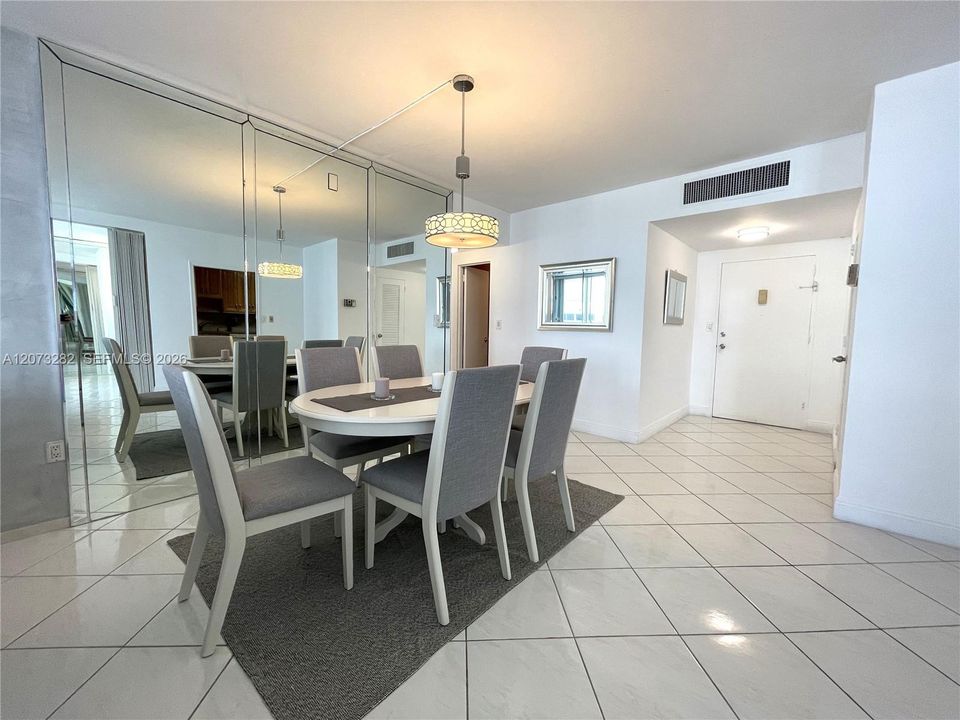 В аренду: $3,400 (2 спален, 2 ванн, 1225 Квадратных фут)