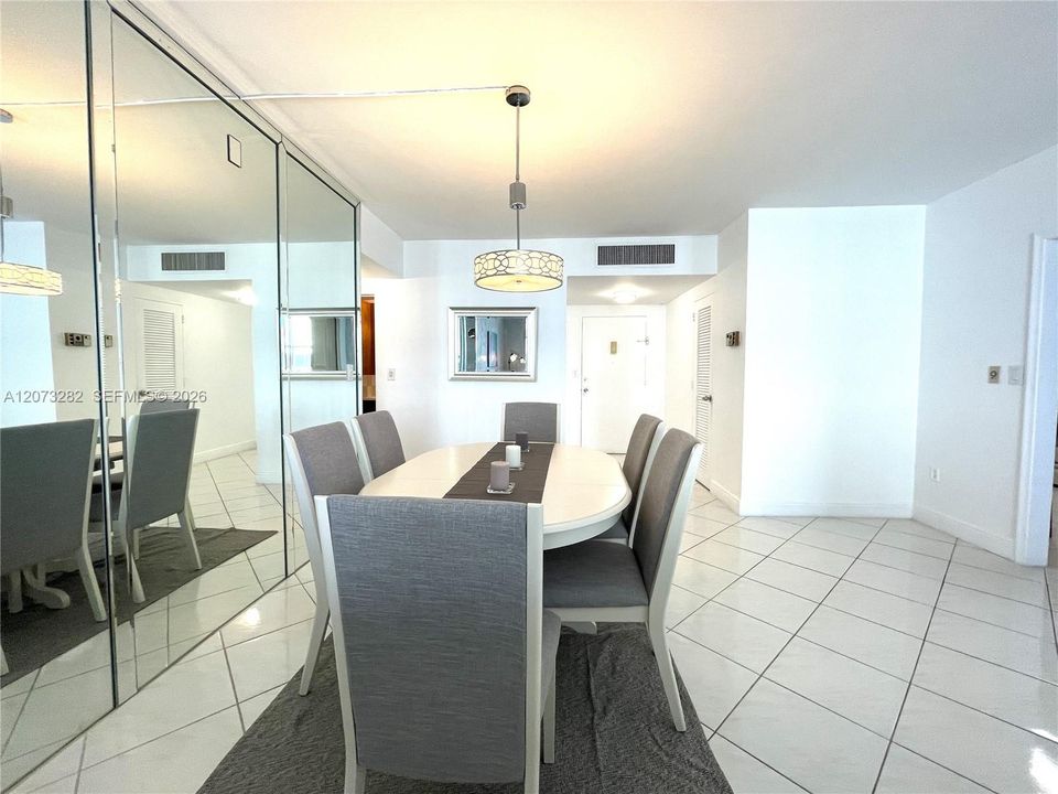В аренду: $3,400 (2 спален, 2 ванн, 1225 Квадратных фут)