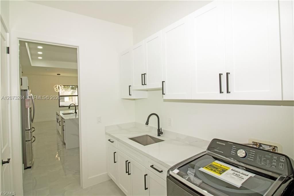 For Sale: $455,000 (4 beds, 3 baths, 1975 Square Feet)