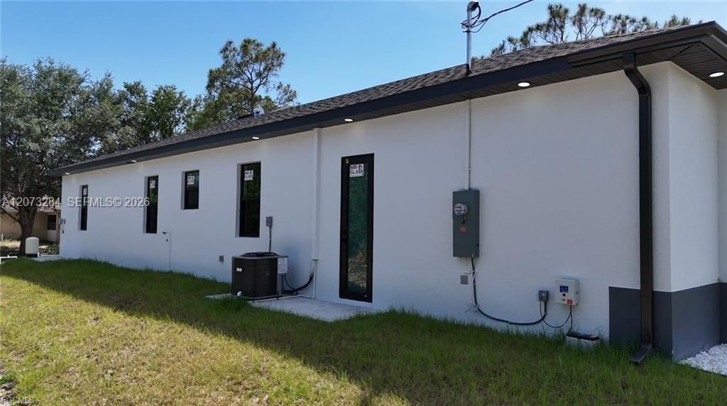 For Sale: $455,000 (4 beds, 3 baths, 1975 Square Feet)