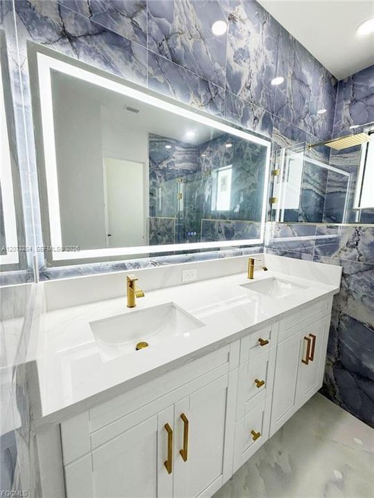 For Sale: $455,000 (4 beds, 3 baths, 1975 Square Feet)