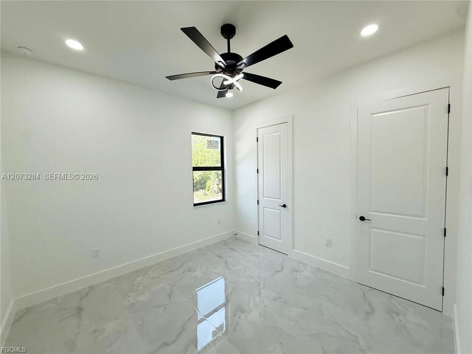 For Sale: $455,000 (4 beds, 3 baths, 1975 Square Feet)