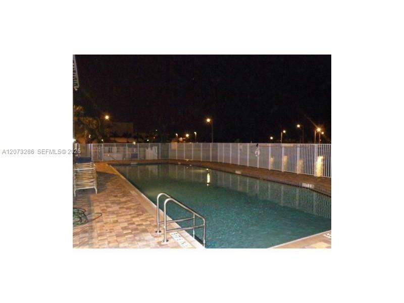 For Rent: $2,800 (3 beds, 2 baths, 1207 Square Feet)
